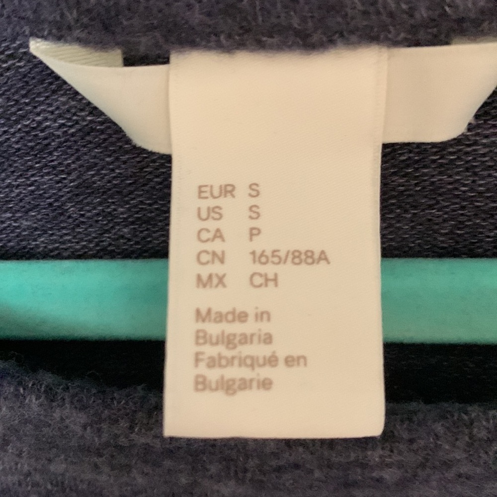 H&M Sweater - Picture 4 of 5